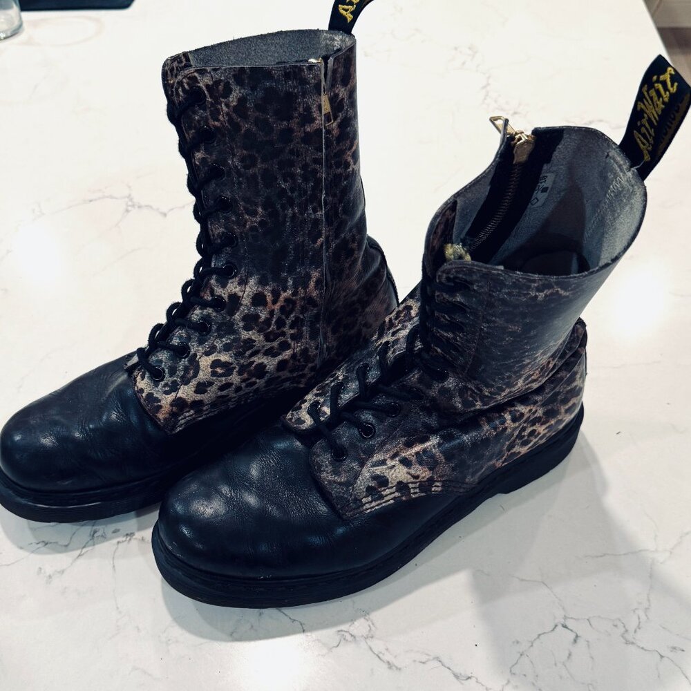 Dr. Martens 14610 Leopard/Black with Side Zipper  Sz 11